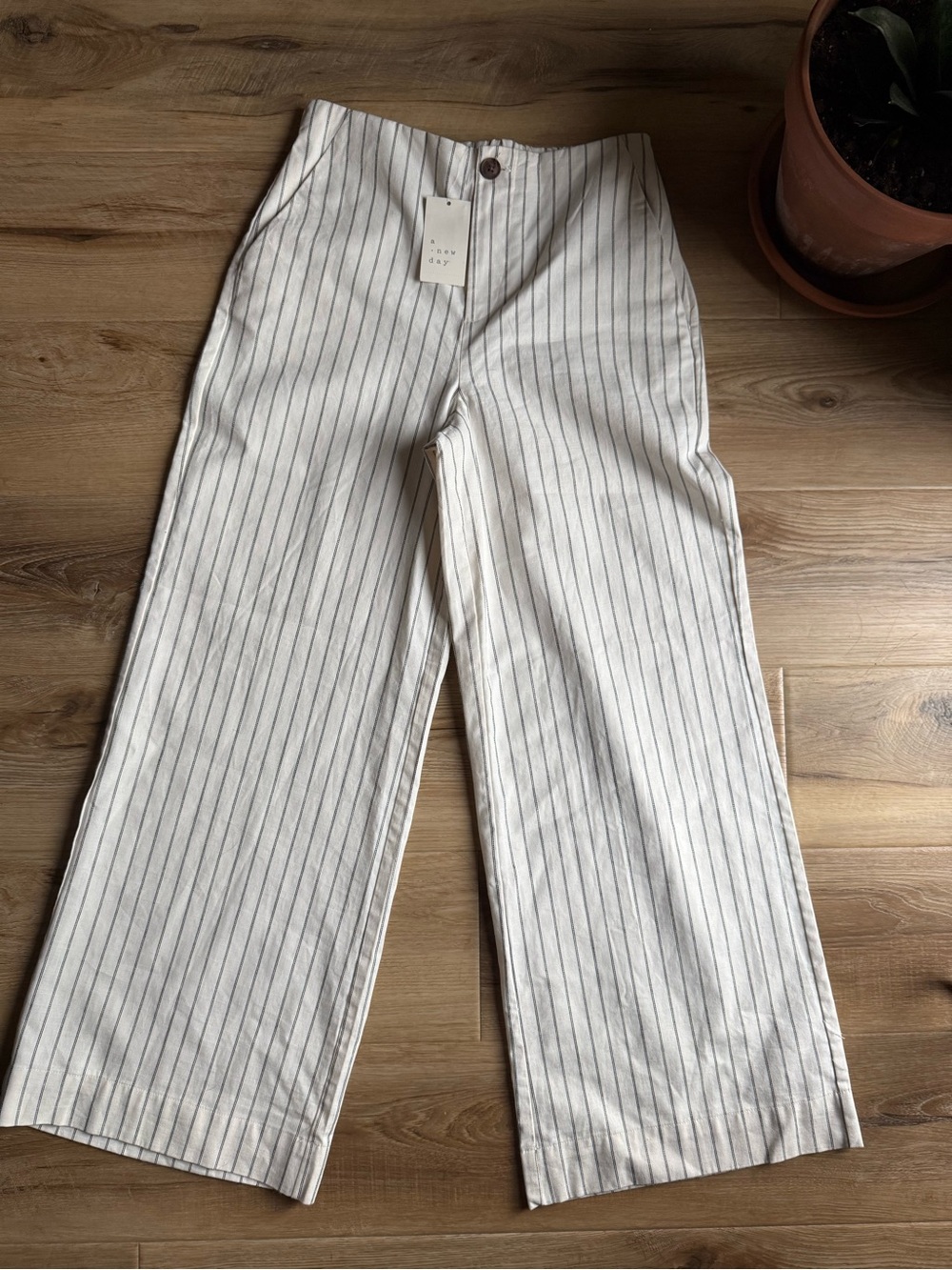 A NEW DAY Cream Pinstripe Wide-Leg Pant. NWT